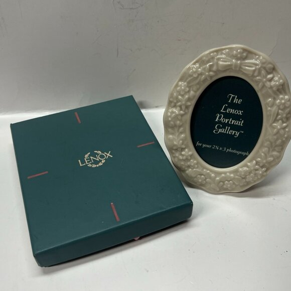 Vintage Lenox Ivory Ceramic Mini Oval Picture Photo Frame Bows Boxed - Picture 1 of 7